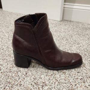 White Mountain Brown Leather Ankle Boots Size 7.5 M